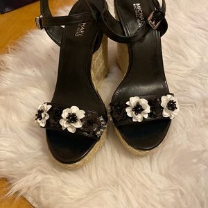 Floral black and white wedge